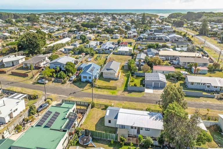 Photo of property in 3 Ruanui Street, Himatangi Beach, Foxton, 4891