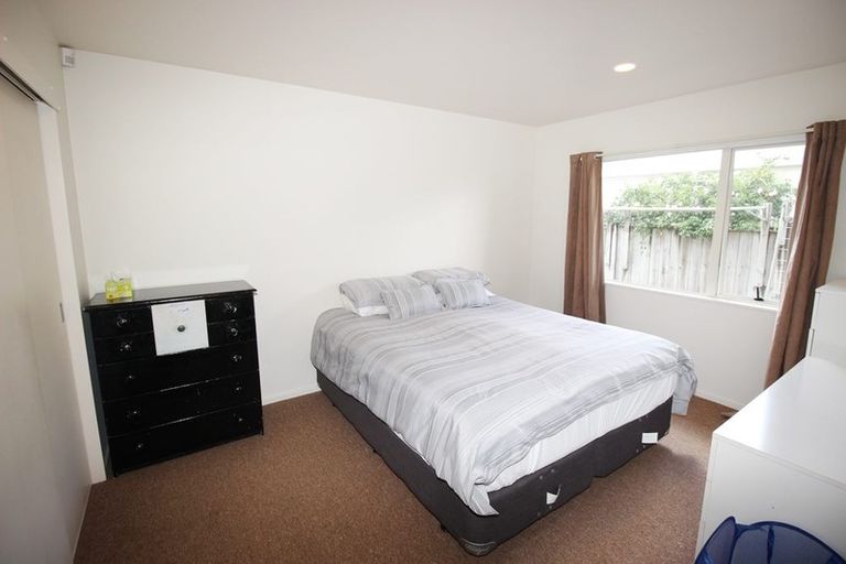 Photo of property in 2/57 Gladstone Road, Northcote, Auckland, 0627