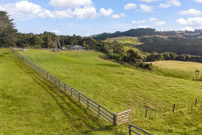 Photo of property in 1223 Old North Road, Helensville, 0875