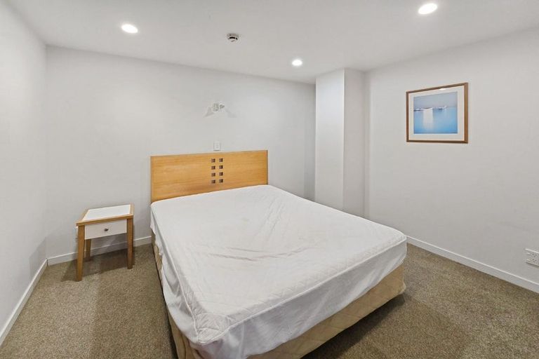 Photo of property in Terrace Heights Apartments, 6b/163 The Terrace, Wellington Central, Wellington, 6011