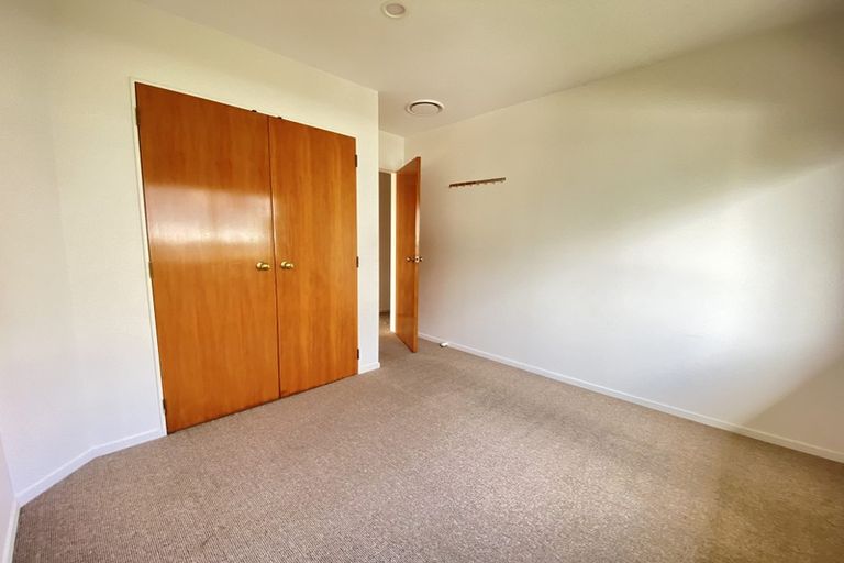 Photo of property in 1/76 Target Road, Totara Vale, Auckland, 0629