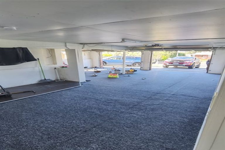 Photo of property in 10 Glenfern Road, Mellons Bay, Auckland, 2014