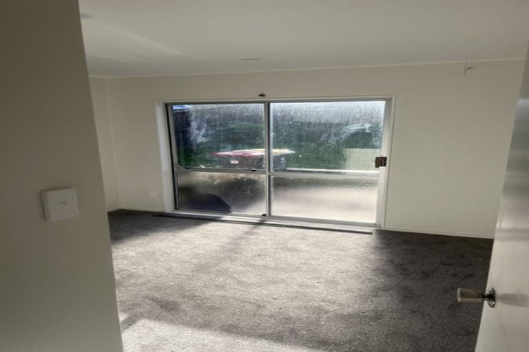 Photo of property in 26 Waimumu Road, Massey, Auckland, 0614