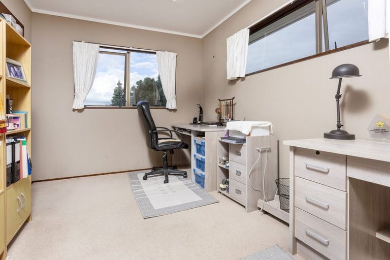 Photo of property in 134 Chelsea View Drive, Chatswood, Auckland, 0626