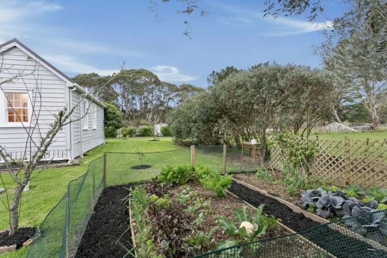 Photo of property in 29 Taupaki Road, Taupaki, Henderson, 0782