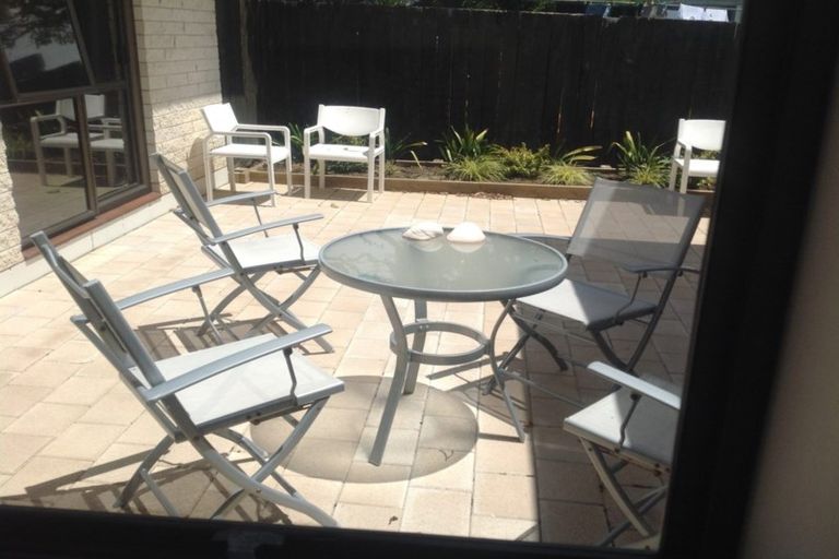 Photo of property in 1/4 Shakespeare Road, Milford, Auckland, 0620