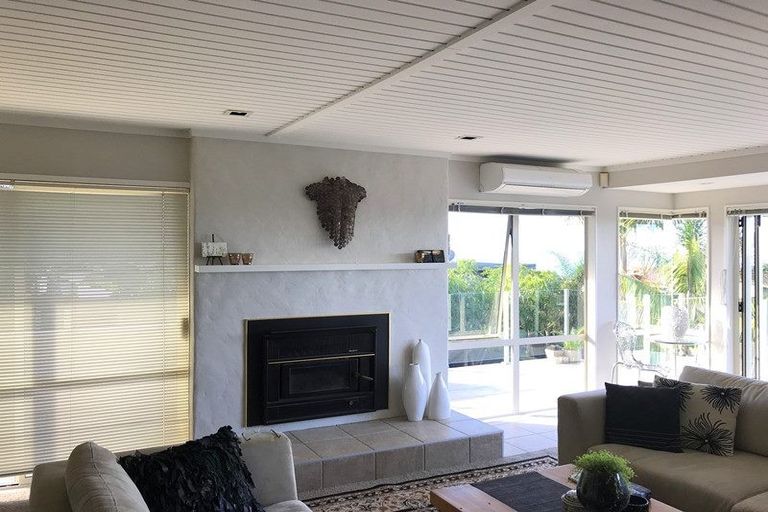 Photo of property in 1b Burford Place, Mellons Bay, Auckland, 2014