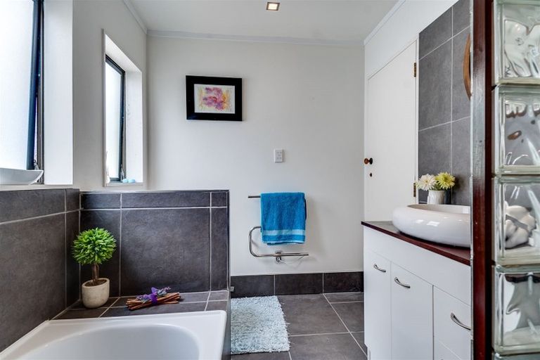 Photo of property in 2/10 Nicholas Street, Taradale, Napier, 4112