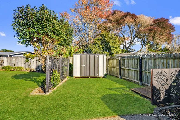 Photo of property in 23 Brookesmith Drive, Waiuku, 2123