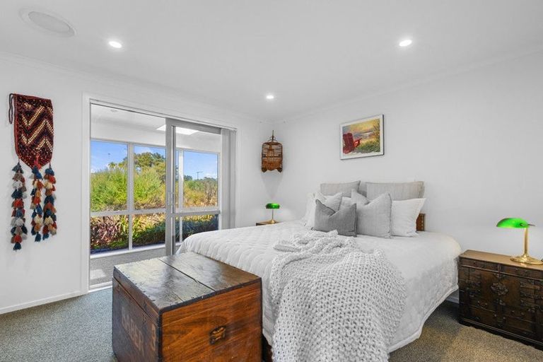 Photo of property in 21 Eric Farley Drive, Kumeu, 0810