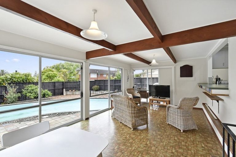 Photo of property in 18 Freshney Place, Hillpark, Auckland, 2102