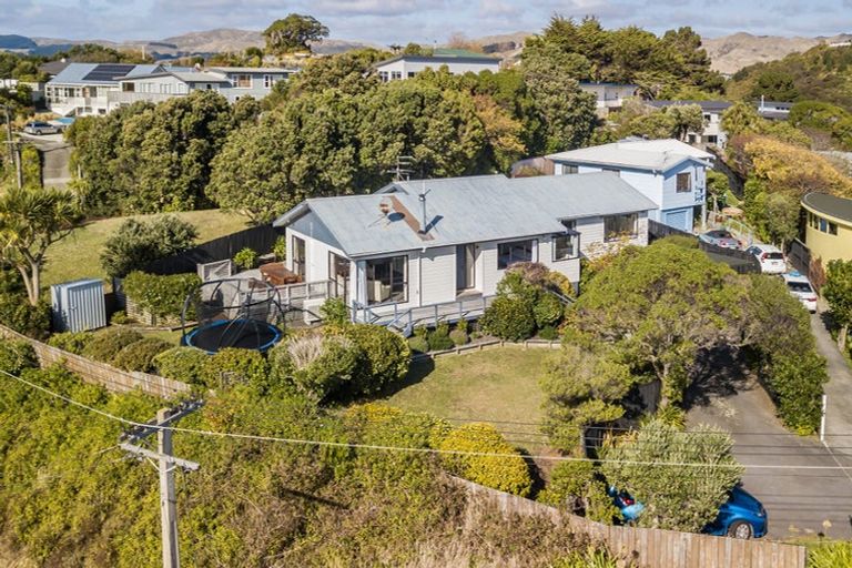 Photo of property in 54 Kahu Road, Paremata, Porirua, 5024