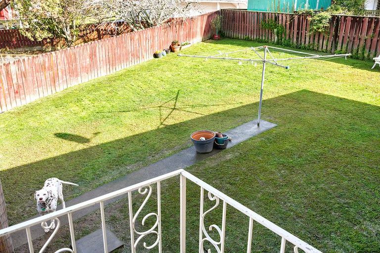 Photo of property in 32 Rosewarne Crescent, Glendene, Auckland, 0602