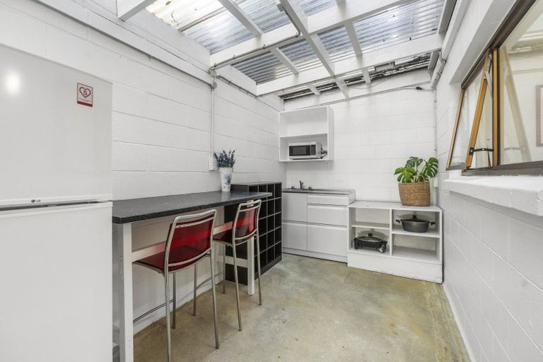Photo of property in 1/108 Ocean View Road, Northcote, Auckland, 0627