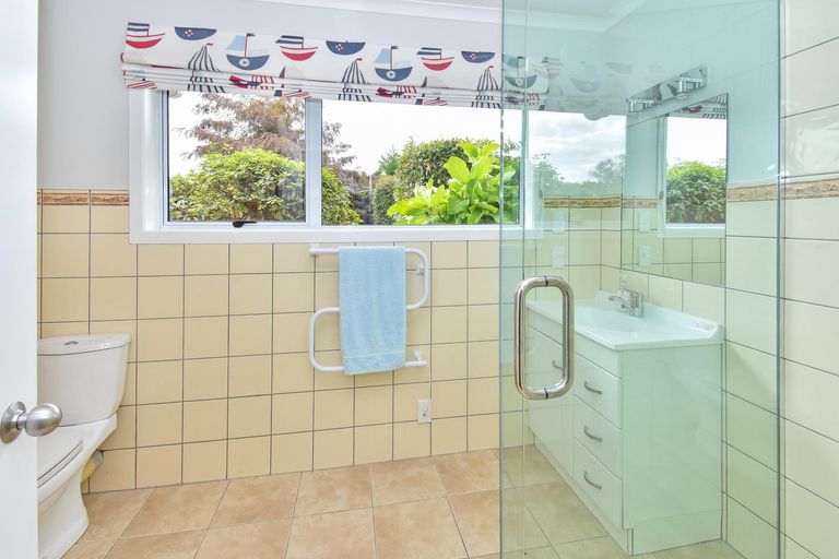 Photo of property in 72 Kauri View Road, Opaheke, Papakura, 2584