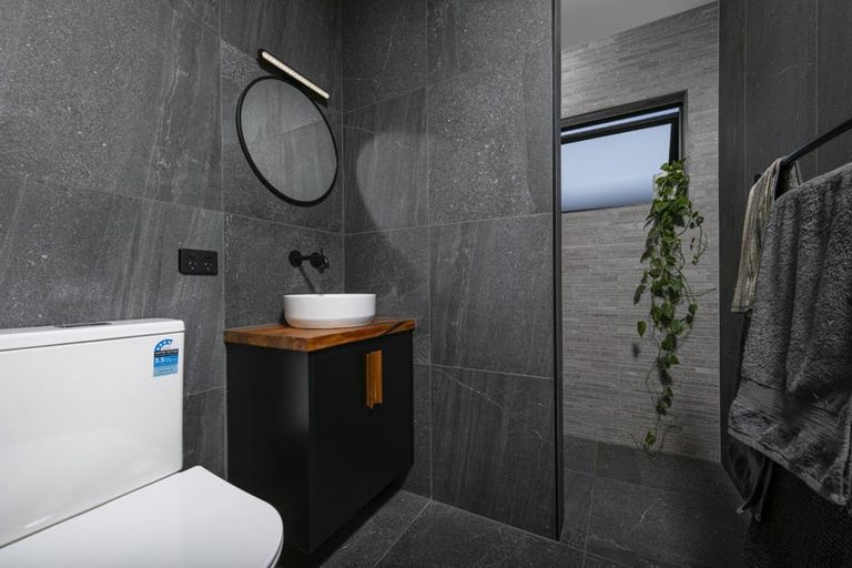 Photo of property in 175 Burdon Loop, Lake Hawea, 9382