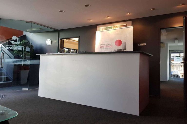 Photo of property in 1/108 Lincoln Road, Henderson, Auckland, 0610