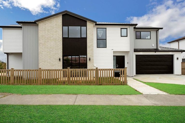 Photo of property in 2 Ritetai Street, Clarks Beach, 2122