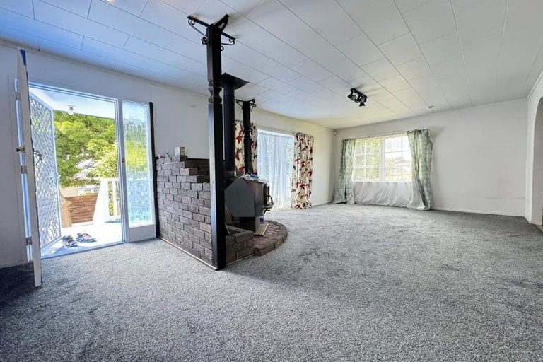 Photo of property in 16 Cottrell Place, Clendon Park, Auckland, 2103