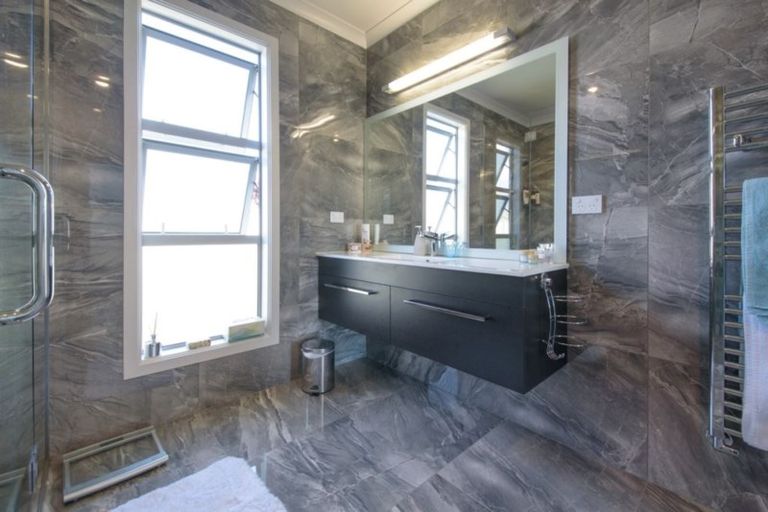 Photo of property in 15 De Bettencor Place, Mount Pisa, Cromwell, 9383