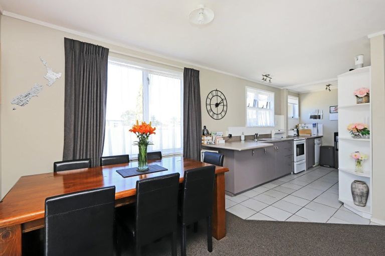 Photo of property in 2/807 Lyell Street, Akina, Hastings, 4122