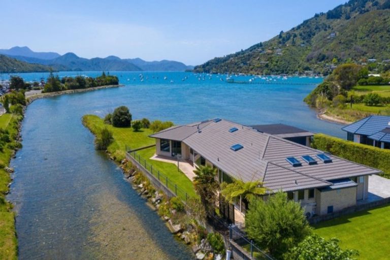 Photo of property in 291a Waikawa Road, Waikawa, Picton, 7220