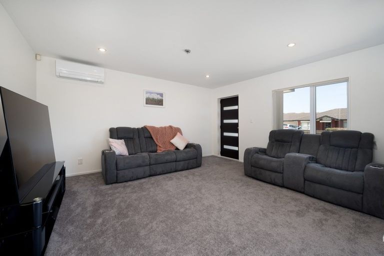 Photo of property in 16 John Broad Place, Flat Bush, Auckland, 2019