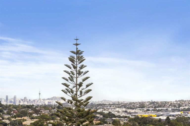 Photo of property in 42 Juniper Road, Sunnynook, Auckland, 0620