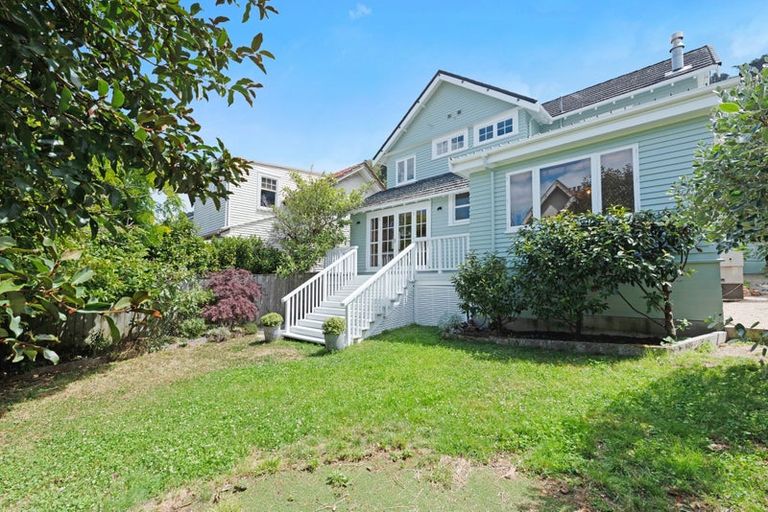 Photo of property in 16 Burnell Avenue, Thorndon, Wellington, 6011