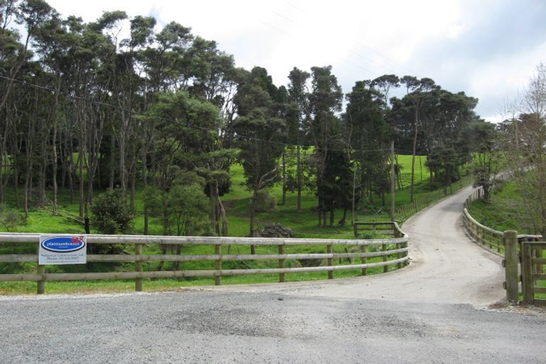 Photo of property in 126 Worrall Road, Kumeu, 0891