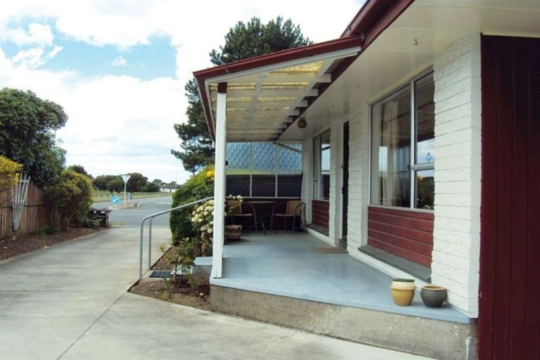 Photo of property in 1/181 Queenspark Drive, Parklands, Christchurch, 8083