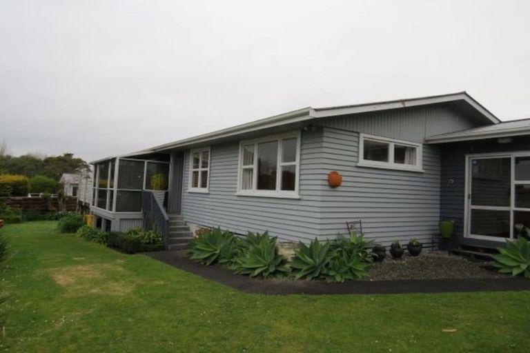 Photo of property in 5 Mayfair Place, Westown, New Plymouth, 4310