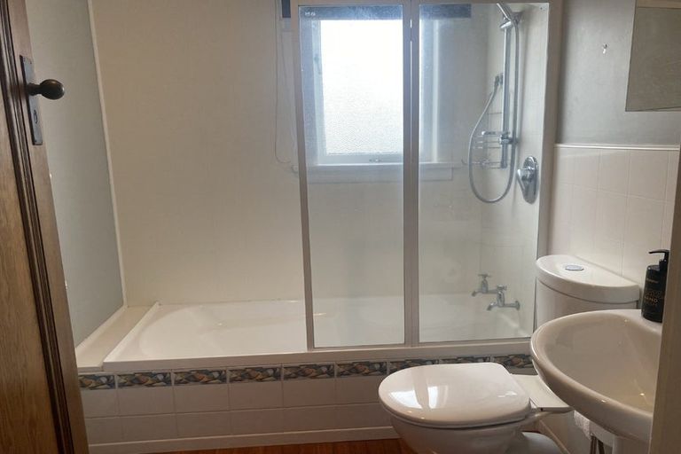 Photo of property in 18 Dinniss Avenue, Regent, Whangarei, 0112