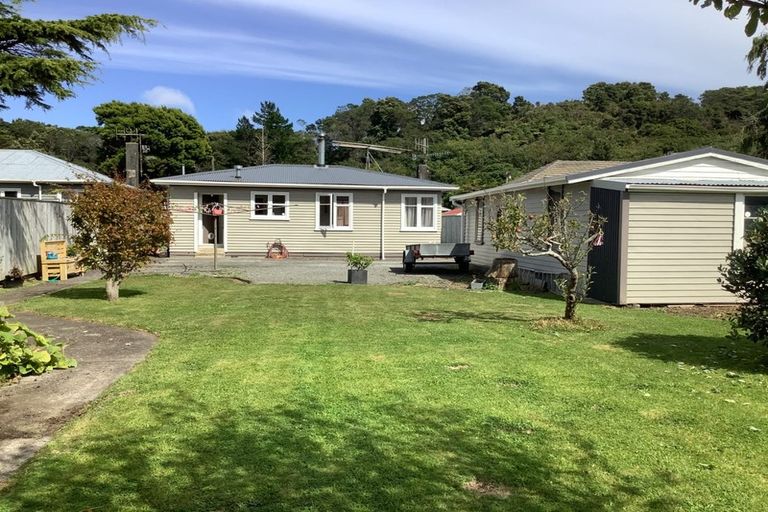 Photo of property in 35 Dover Road, Wainuiomata, Lower Hutt, 5014