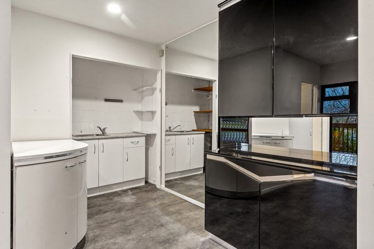 Photo of property in 2/102 Queen Street, Northcote Point, Auckland, 0627