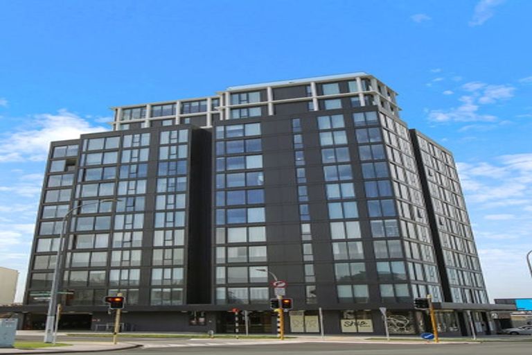 Photo of property in 102/1 Buscomb Avenue, Henderson, Auckland, 0610