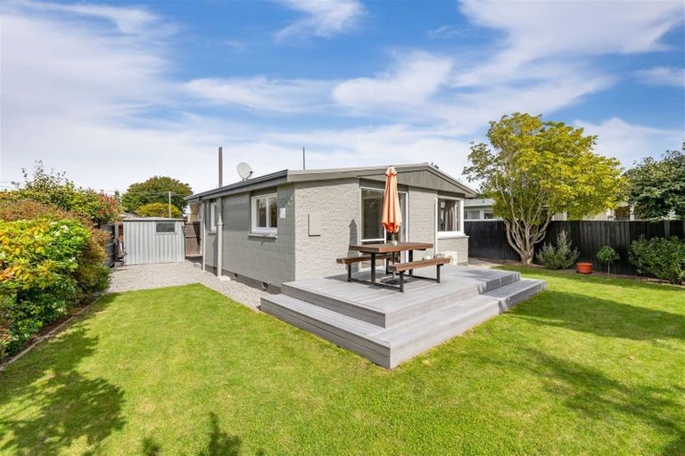 Photo of property in 35 Prestons Road, Redwood, Christchurch, 8051