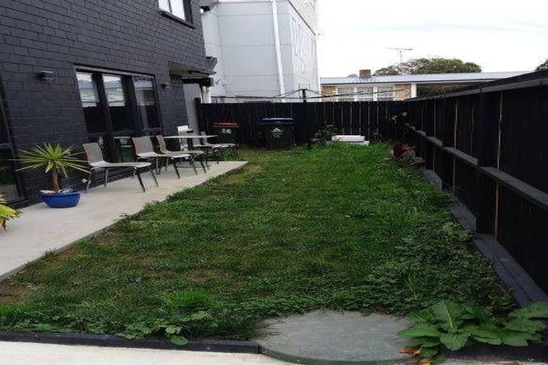 Photo of property in 7c Holland Avenue, Point England, Auckland, 1072