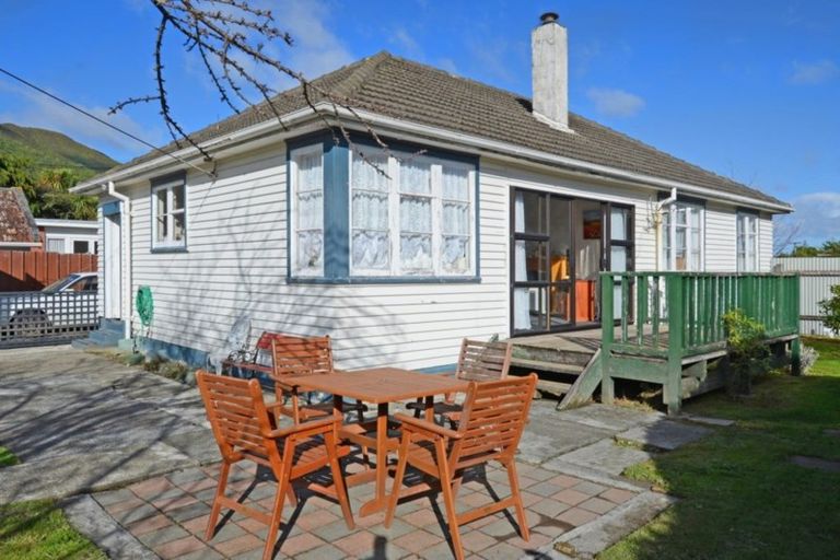 Photo of property in 39 Atiawa Crescent, Waiwhetu, Lower Hutt, 5010