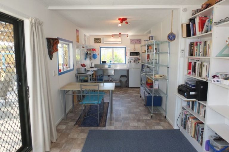 Photo of property in 21a Hennessy Street East, Foxton Beach, Foxton, 4815