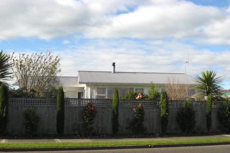 Photo of property in 35 Highbury Drive, Levin, 5510