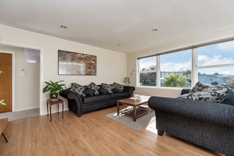Photo of property in 32 Rosewarne Crescent, Glendene, Auckland, 0602
