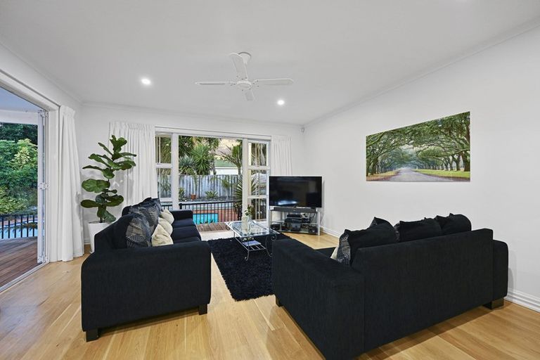 Photo of property in 27 Almond Grove, Greenhithe, Auckland, 0632