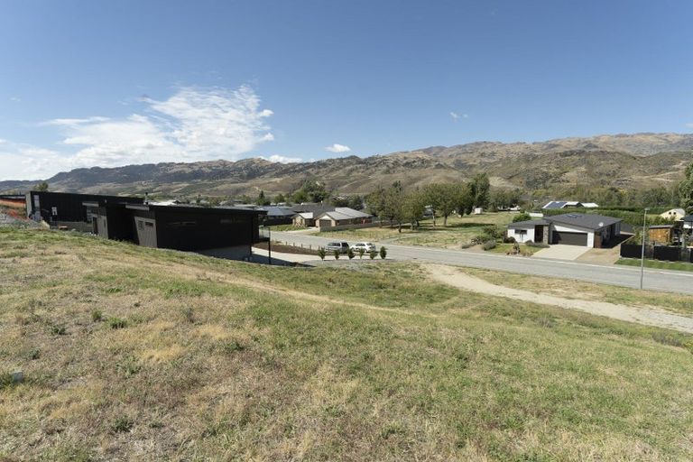 Photo of property in 55 Stratford Drive, Mount Pisa, Cromwell, 9383