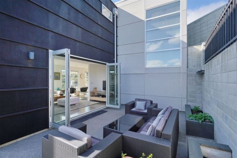 Photo of property in 105 Glenstrae Road, Redcliffs, Christchurch, 8081