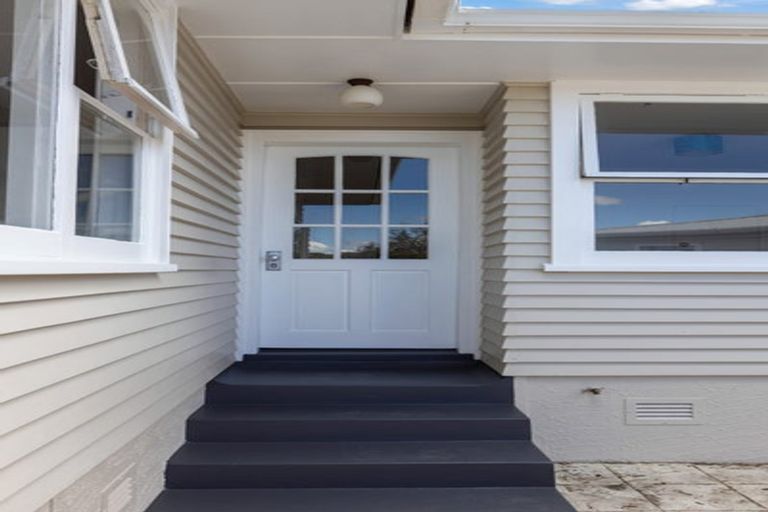 Photo of property in 1/45 Seine Road, Forrest Hill, Auckland, 0620