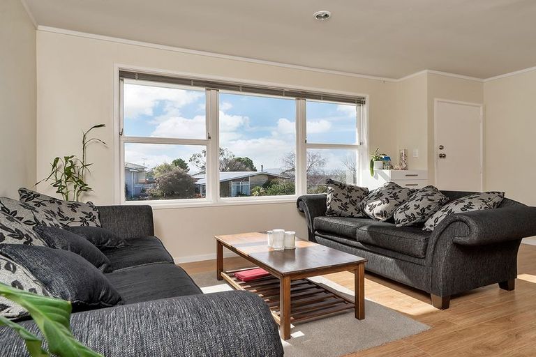Photo of property in 32 Rosewarne Crescent, Glendene, Auckland, 0602