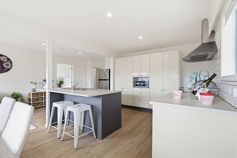 Photo of property in 127b Bruce Mclaren Road, Henderson, Auckland, 0612