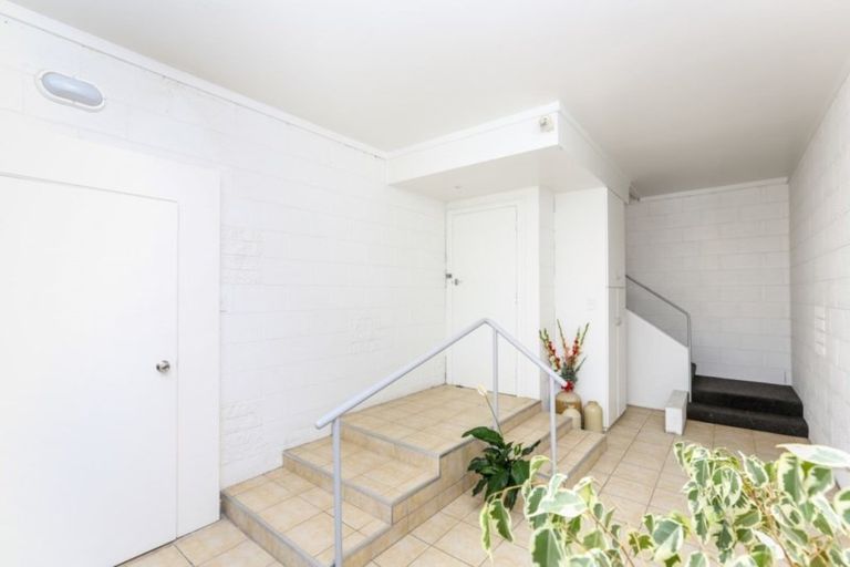 Photo of property in 3/80 Whiteley Street, Moturoa, New Plymouth, 4310