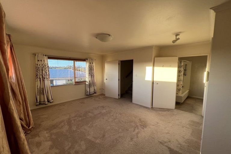 Photo of property in 2/50 Bond Crescent, Forrest Hill, Auckland, 0620